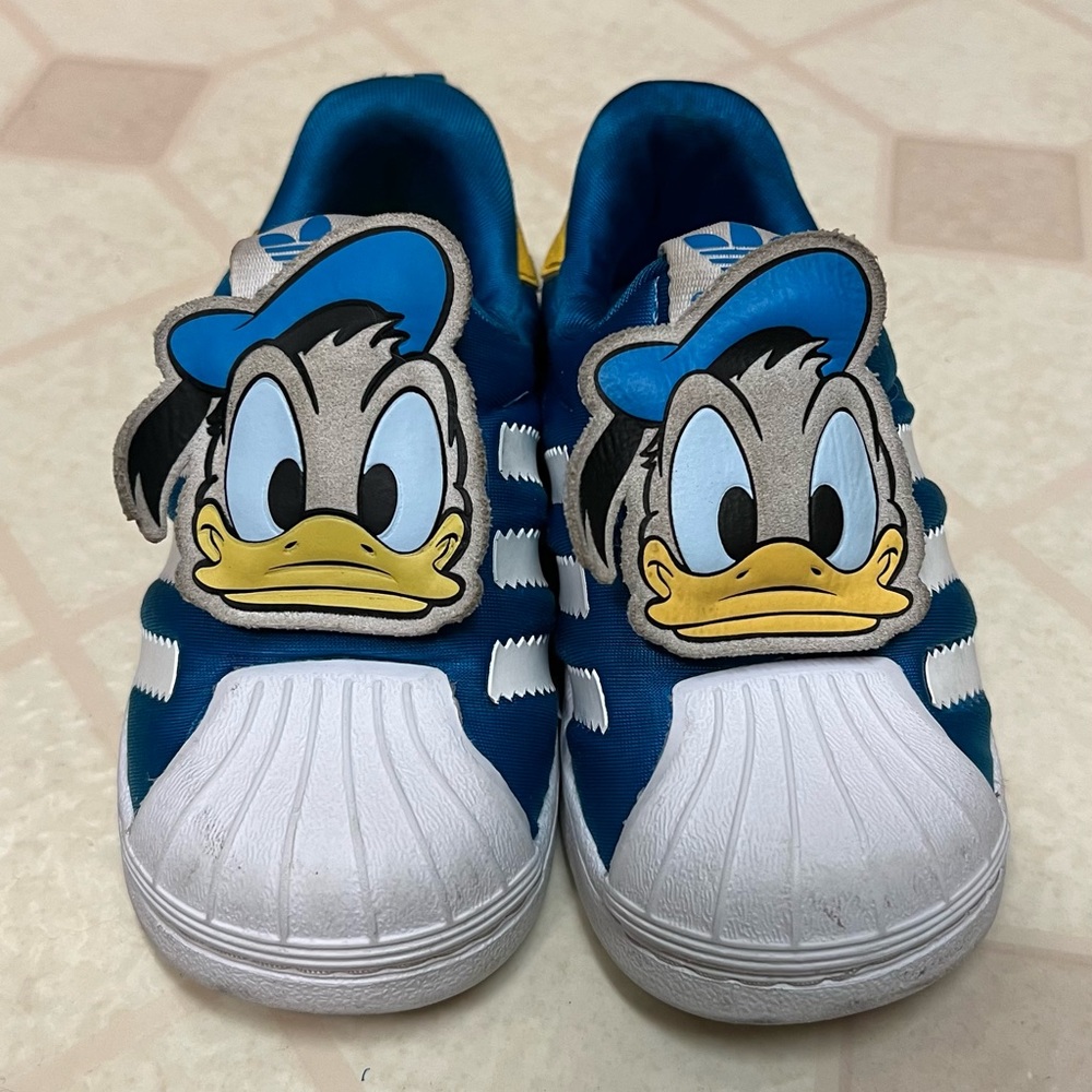 Donald Duck toddler Addidas Superstar size 6k